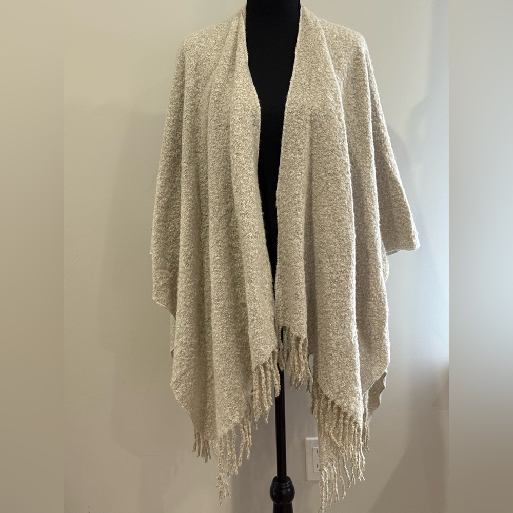 Bass One Size Beige Cozy Fringe Knit Shawl 594